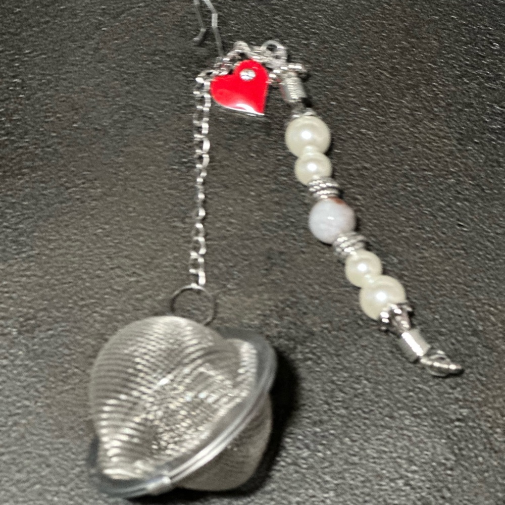 Heart Charm And Pearls Tea Strainer & Tea Set Valentine’s Day Grift View 4